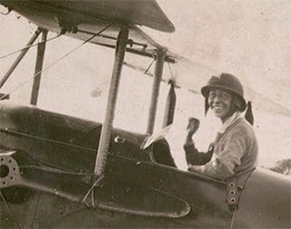 amy johnson arrives in darwin